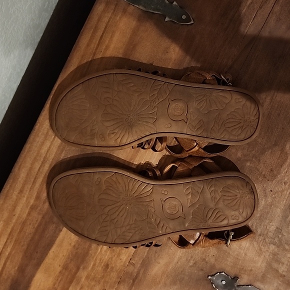 Born Leather Sandels - Picture 2 of 6